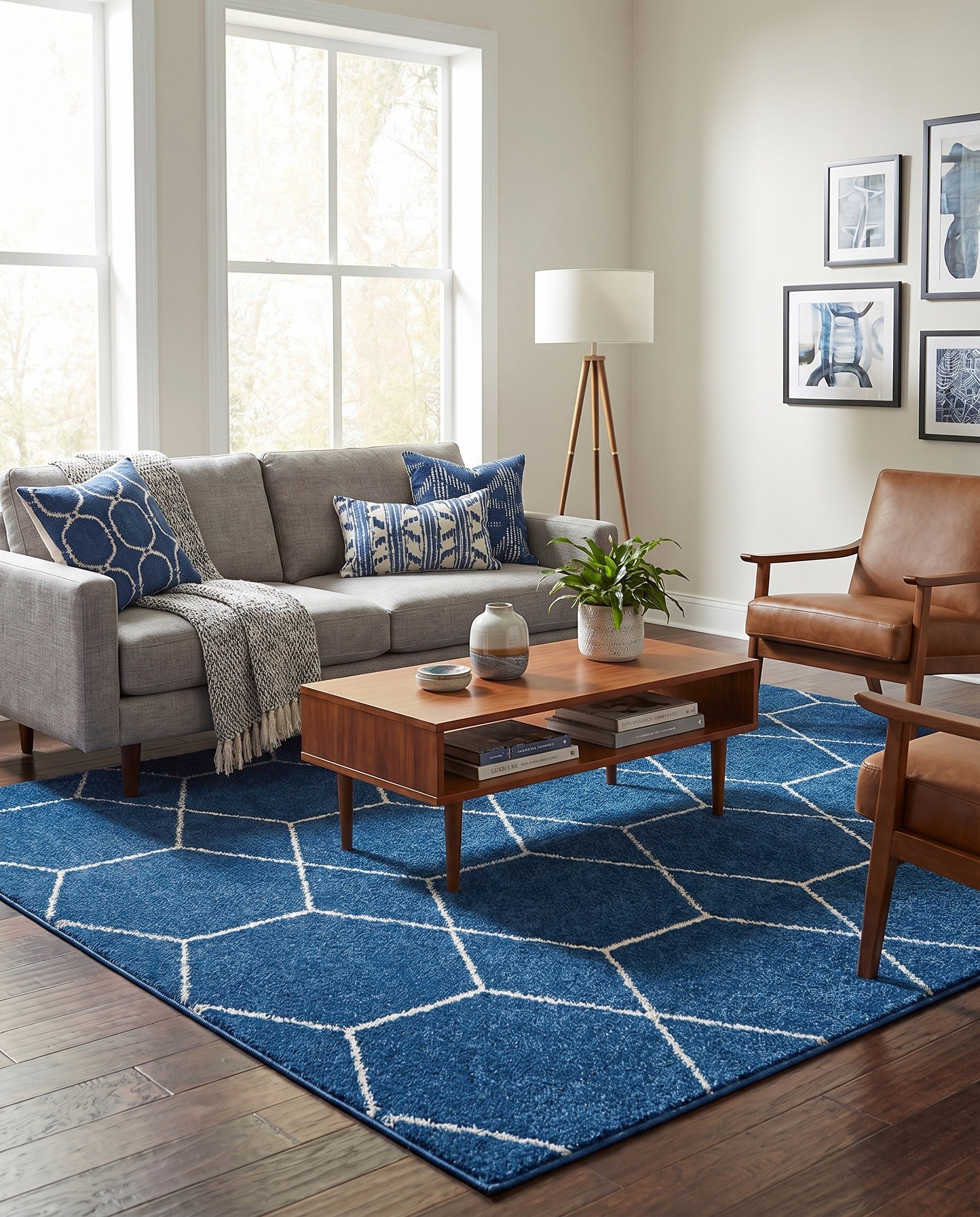 7' 10 x 7' 10 Lattice Frieze Square Rug