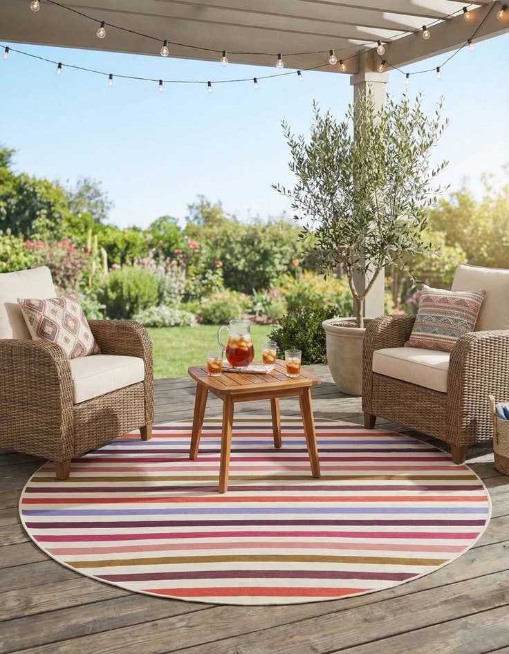 Detail image of 10' x 10'  Washable Striped Indoor / Outdoor Round Rug