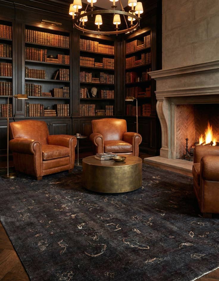 Detail image of 6' 2 x 9' 5 Vintage Royal Wool Rug