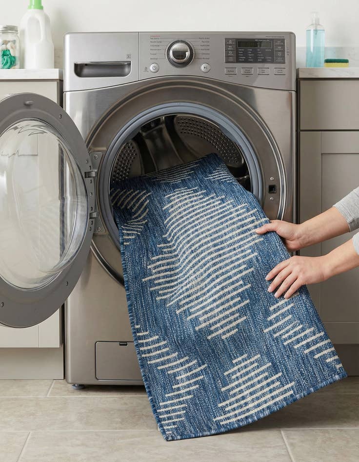 Detail image of  2' x 3'  Washable Modern Indoor / Outdoor Rug