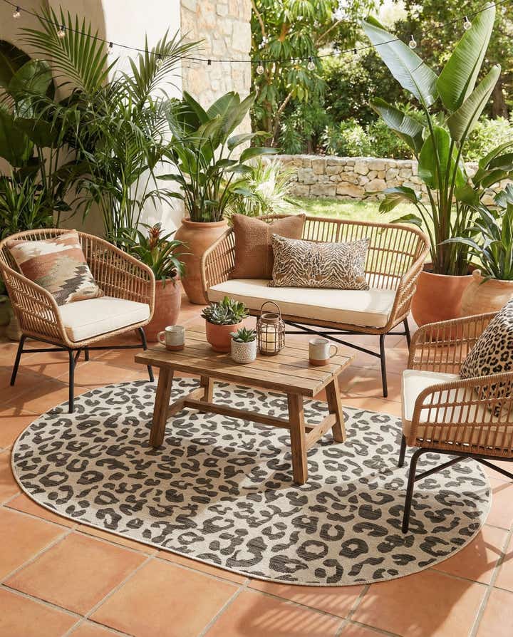 5' 3 x 8' Easy-Clean Safari Indoor / Outdoor Oval Rug