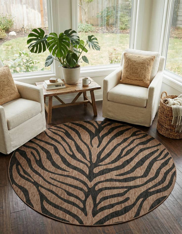 Detail image of 10' x 10'  Washable Safari Indoor / Outdoor Round Rug