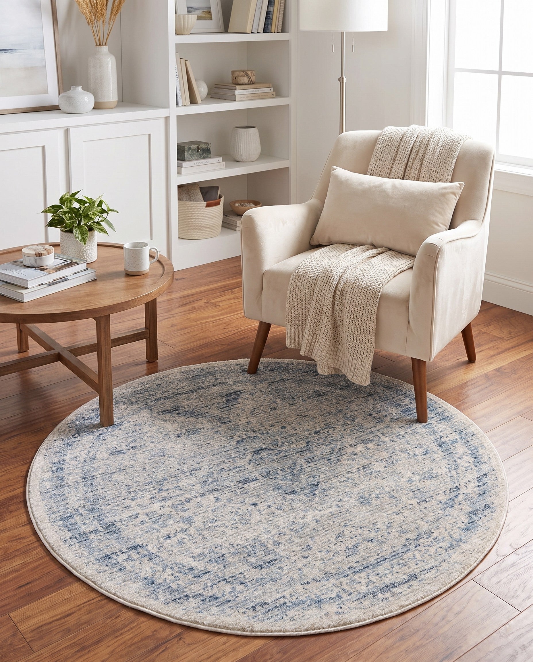 3' 10 x 3' 10 Noble Round Rug