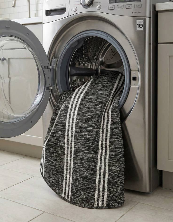 Detail image of 4' x 4'  Washable Jill Zarin Anguilla Indoor / Outdoor Round Rug