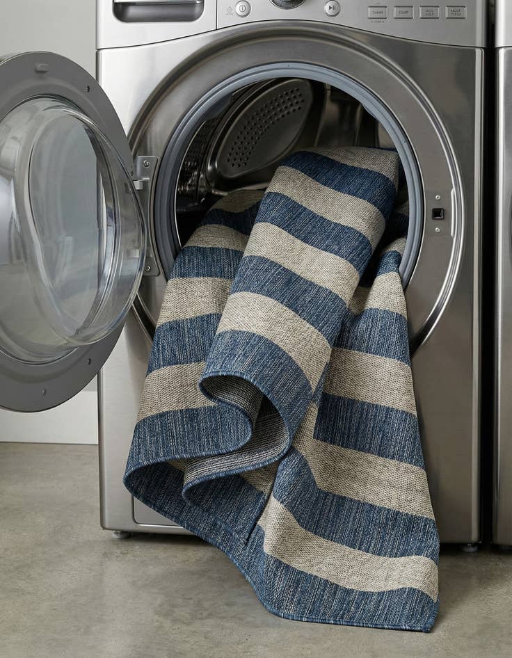 Detail image of 7' x 10'  Washable Striped Indoor / Outdoor Rug