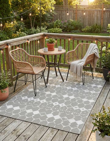 4' x 6' Easy-Clean Lattice Indoor / Outdoor Rug