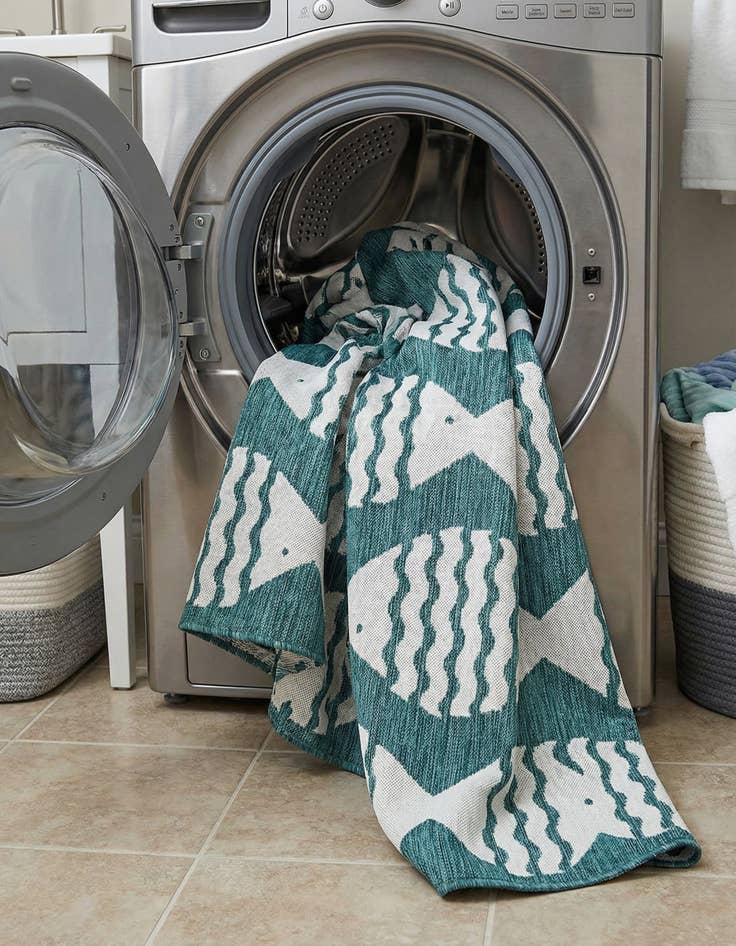 Detail image of 7' 10 x 7' 10  Washable Coastal Indoor / Outdoor Square Rug