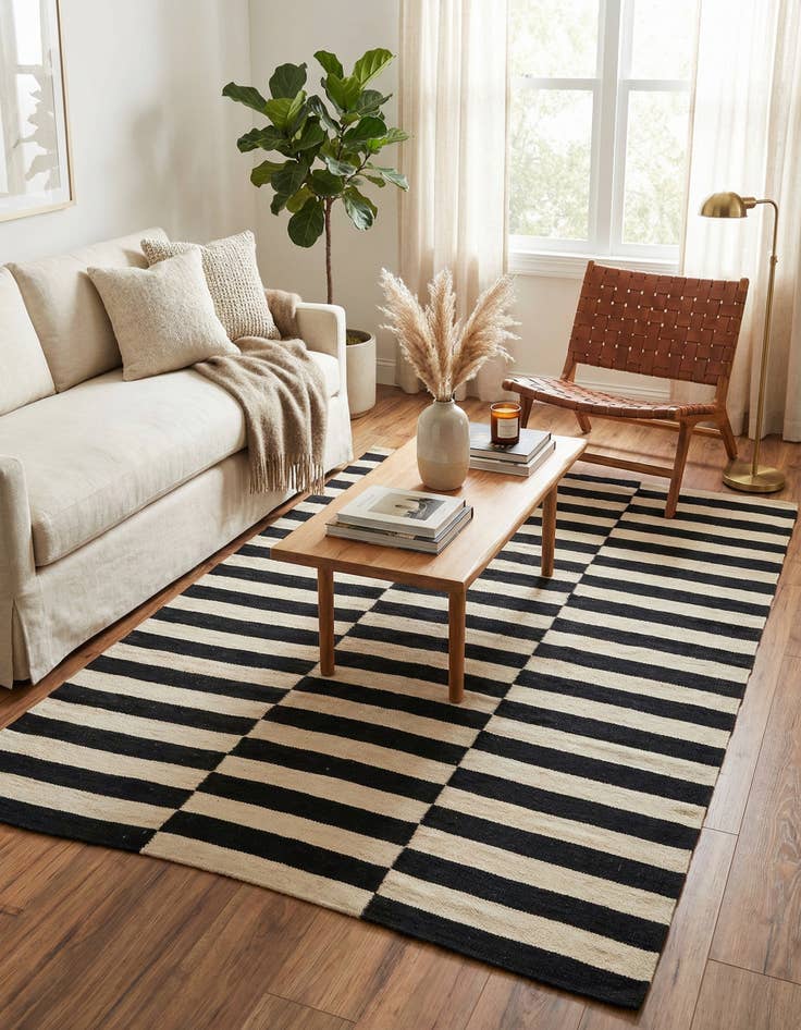 Detail image of 4' 2 x 6'  Hand Woven Kilim Modern Wool Rug