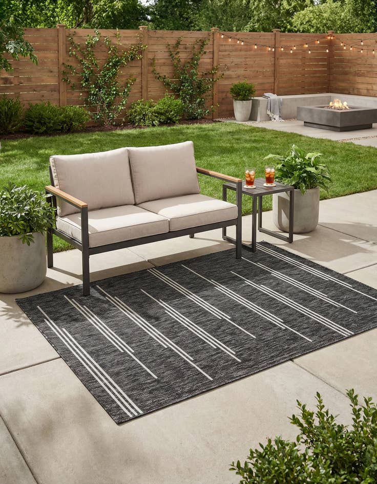 Detail image of  4' x 6'  Washable Modern Indoor / Outdoor Rug
