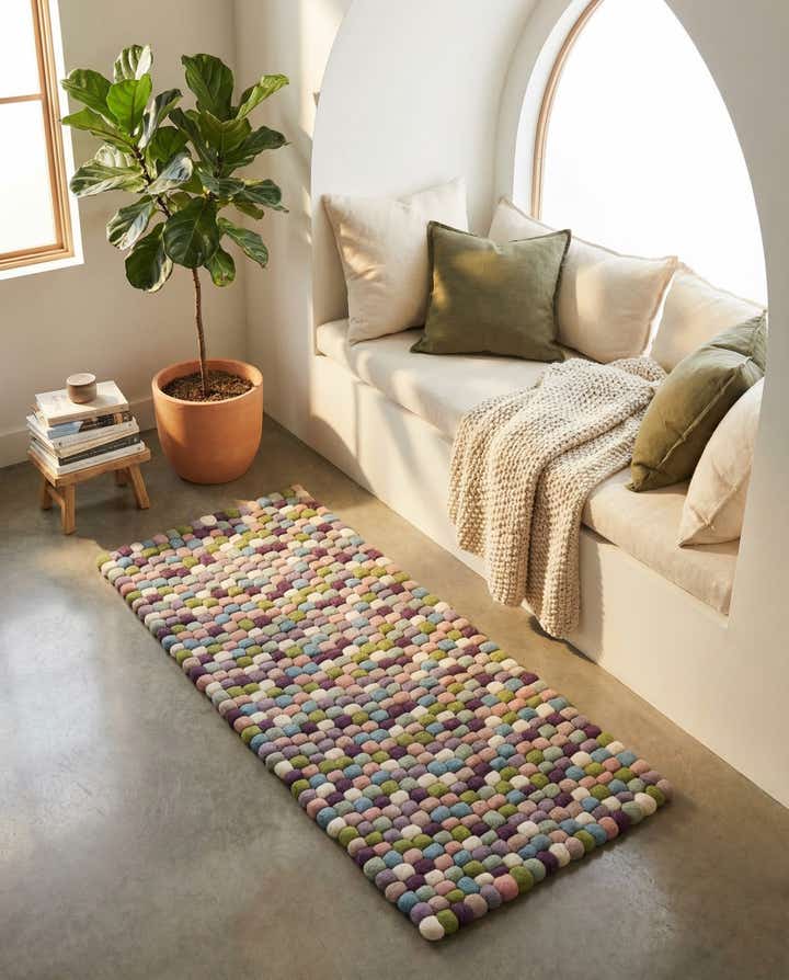 2' x 4' 1 Felt Ball Wool Runner Rug