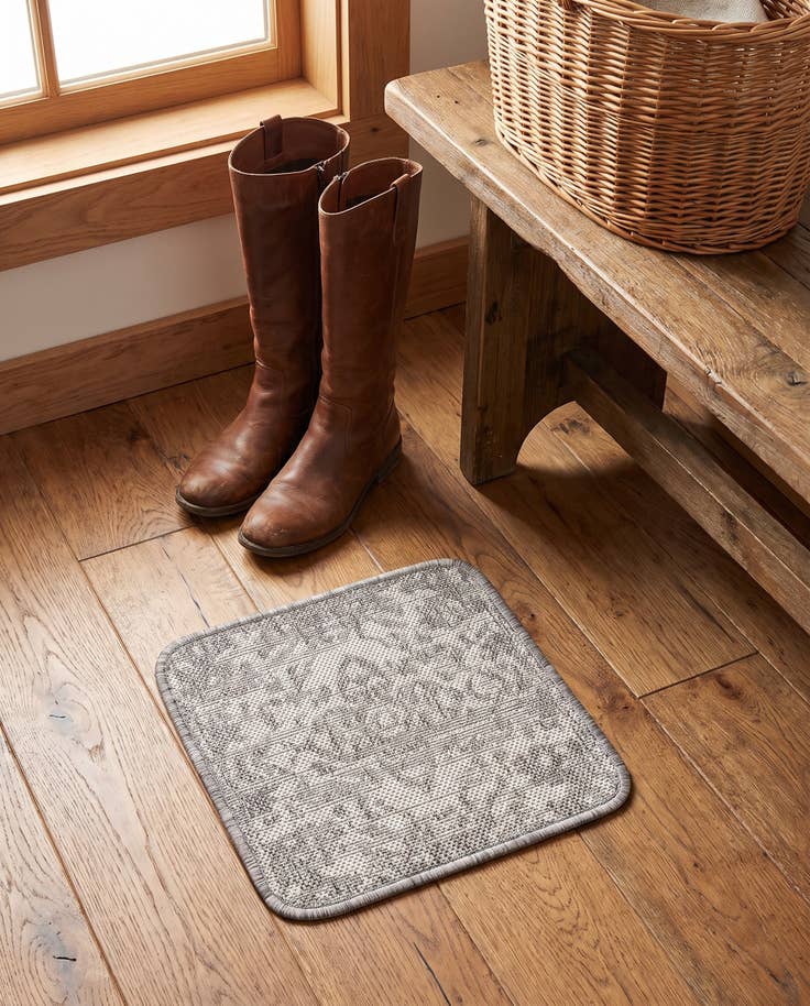 Detail image of 1' 4 x 1' 4 Easy-Clean Jill Zarin Dubai Indoor / Outdoor Sample Rug