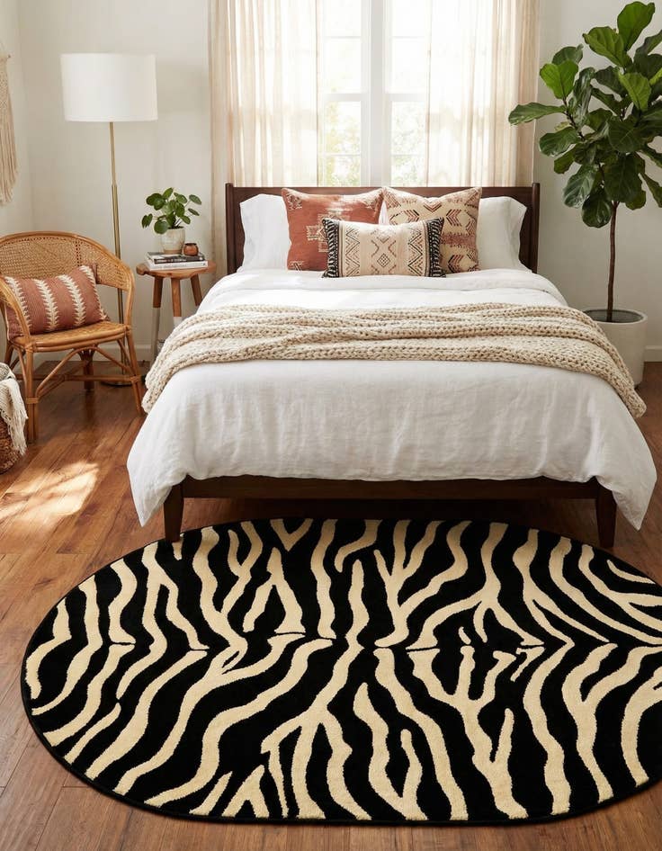 Detail image of 4' 1 x 6' 1 Safari Oval Rug