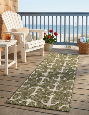 Green Easy-Clean Coastal Indoor / Outdoor Runner Rug