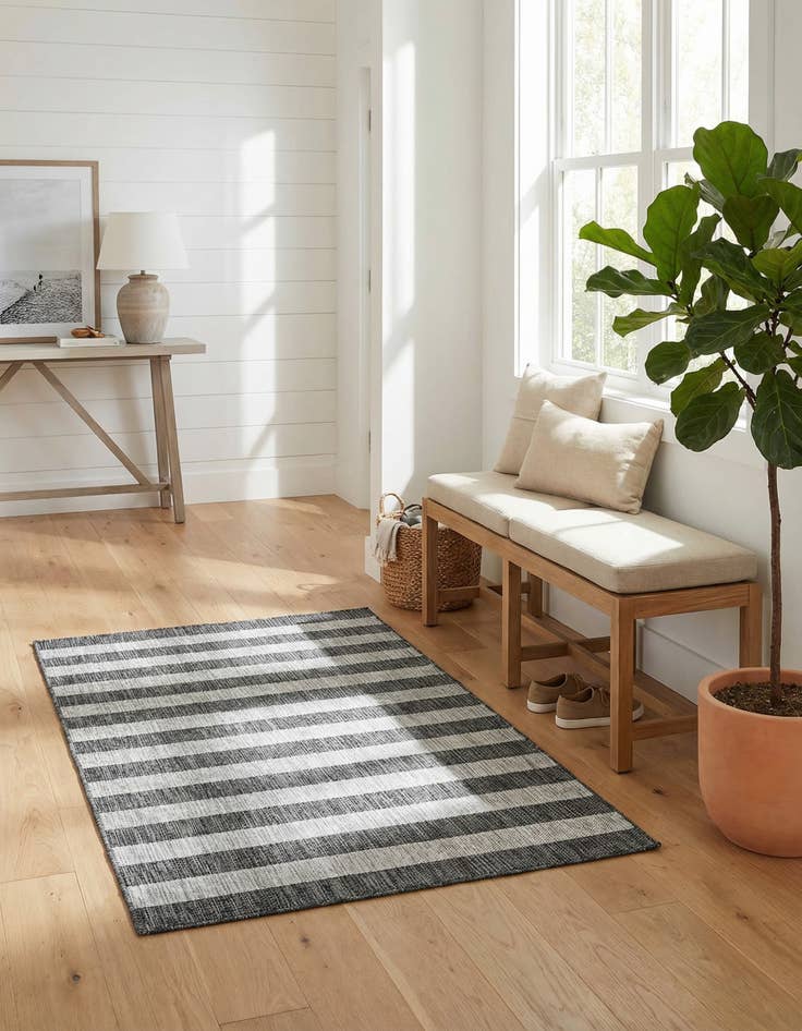 Detail image of 4' x 6' Easy-Clean Ribbon Indoor / Outdoor Rug