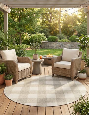 7' 10 x 7' 10 Easy-Clean Checkered Indoor / Outdoor Round Rug