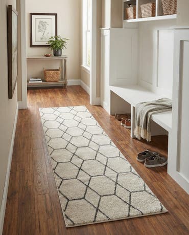  2' x 6' Lattice Frieze Runner Rug