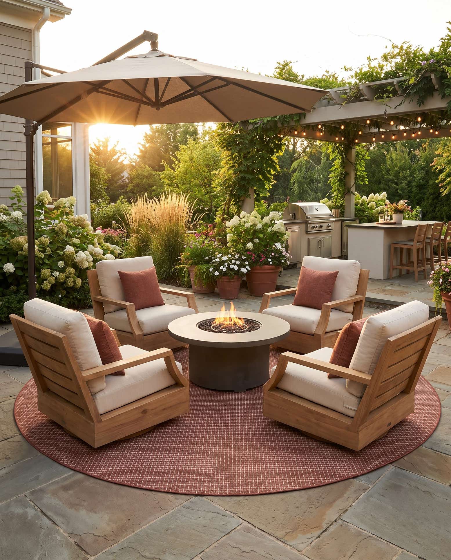 13' x 13' Easy-Clean Checkered Indoor / Outdoor Round Rug