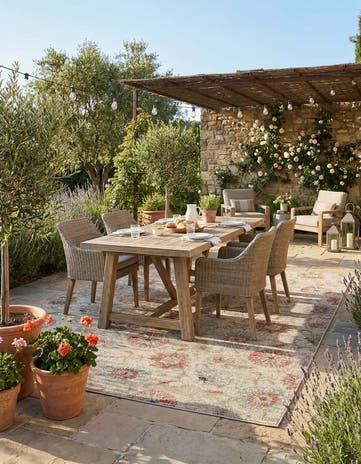 10' x 14' 2 Easy-Clean Botanical Indoor / Outdoor Rug