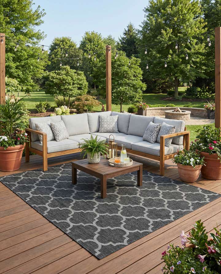 7' 10 x 10' Easy-Clean Lattice Indoor / Outdoor Rug
