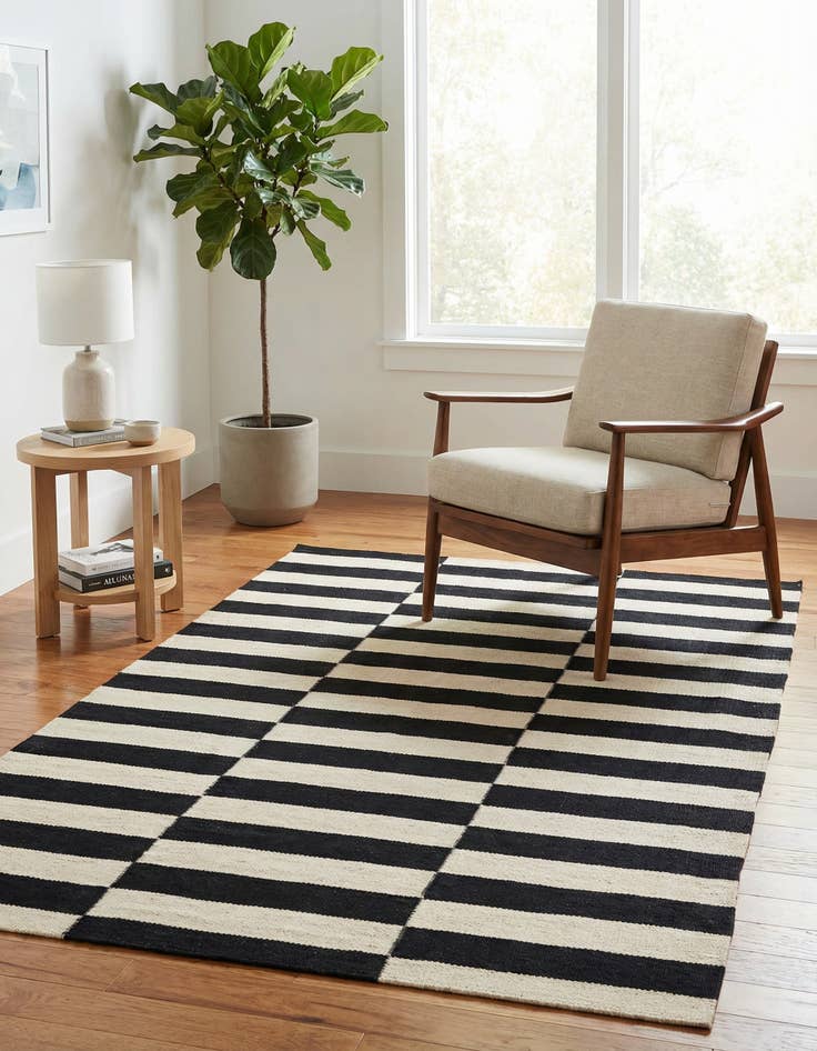 Detail image of 3' 4 x 4' 11 Hand Woven Kilim Modern Wool Rug