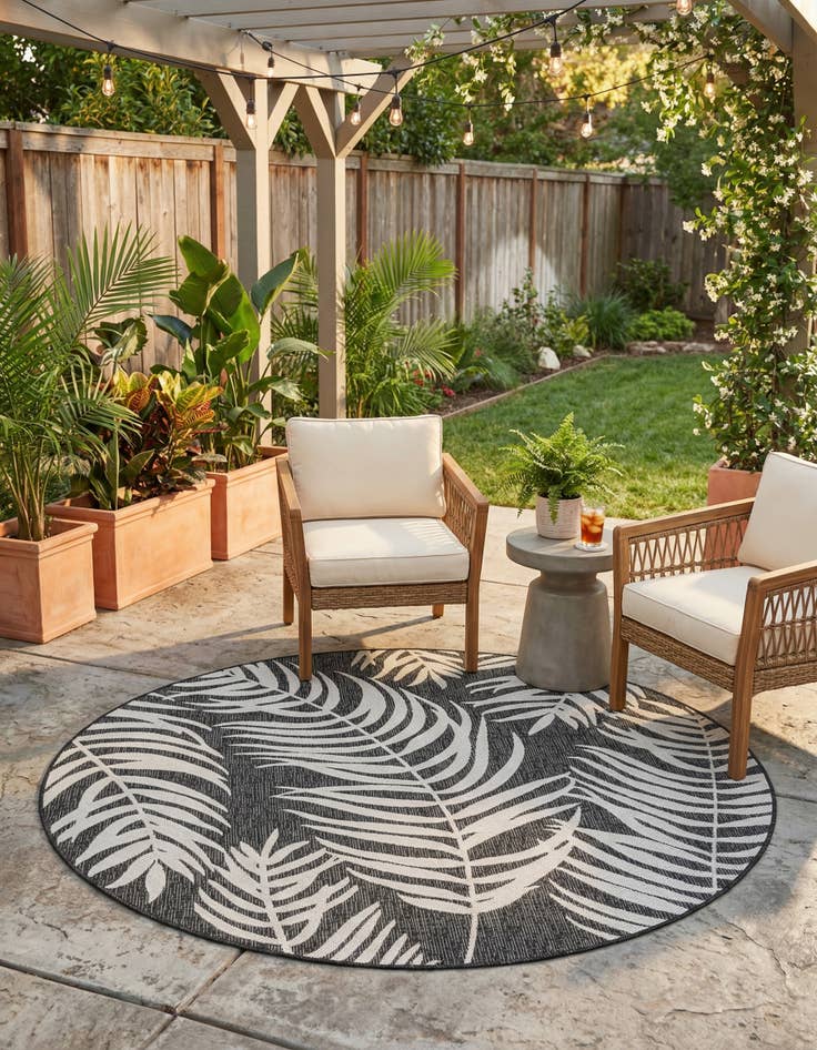 Detail image of 6' x 6' Washable Botanical Indoor / Outdoor Round Rug