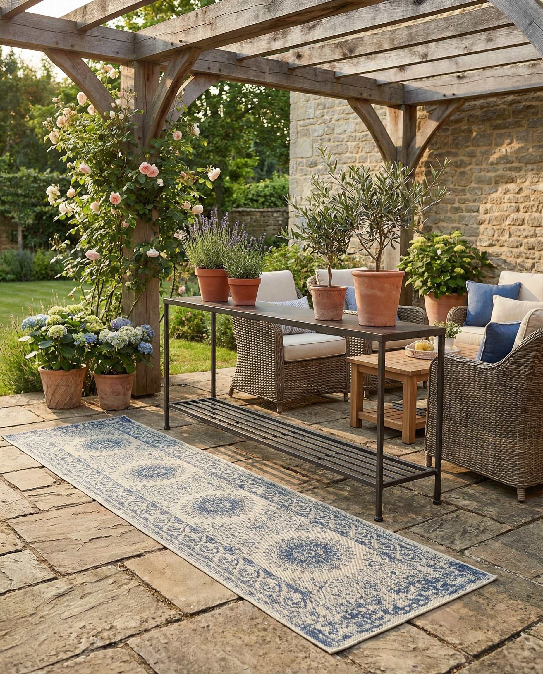 Primary image 2' 7 x 10'  Washable Traditional Indoor / Outdoor Runner Rug