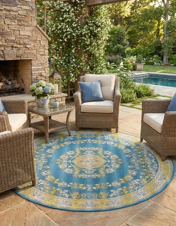 7' 10 x 7' 10 Easy-Clean Traditional Indoor / Outdoor Round Rug