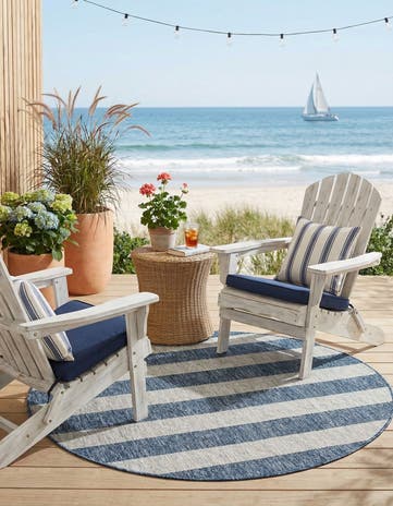 5' 3 x 5' 3 Easy-Clean Striped Indoor / Outdoor Round Rug