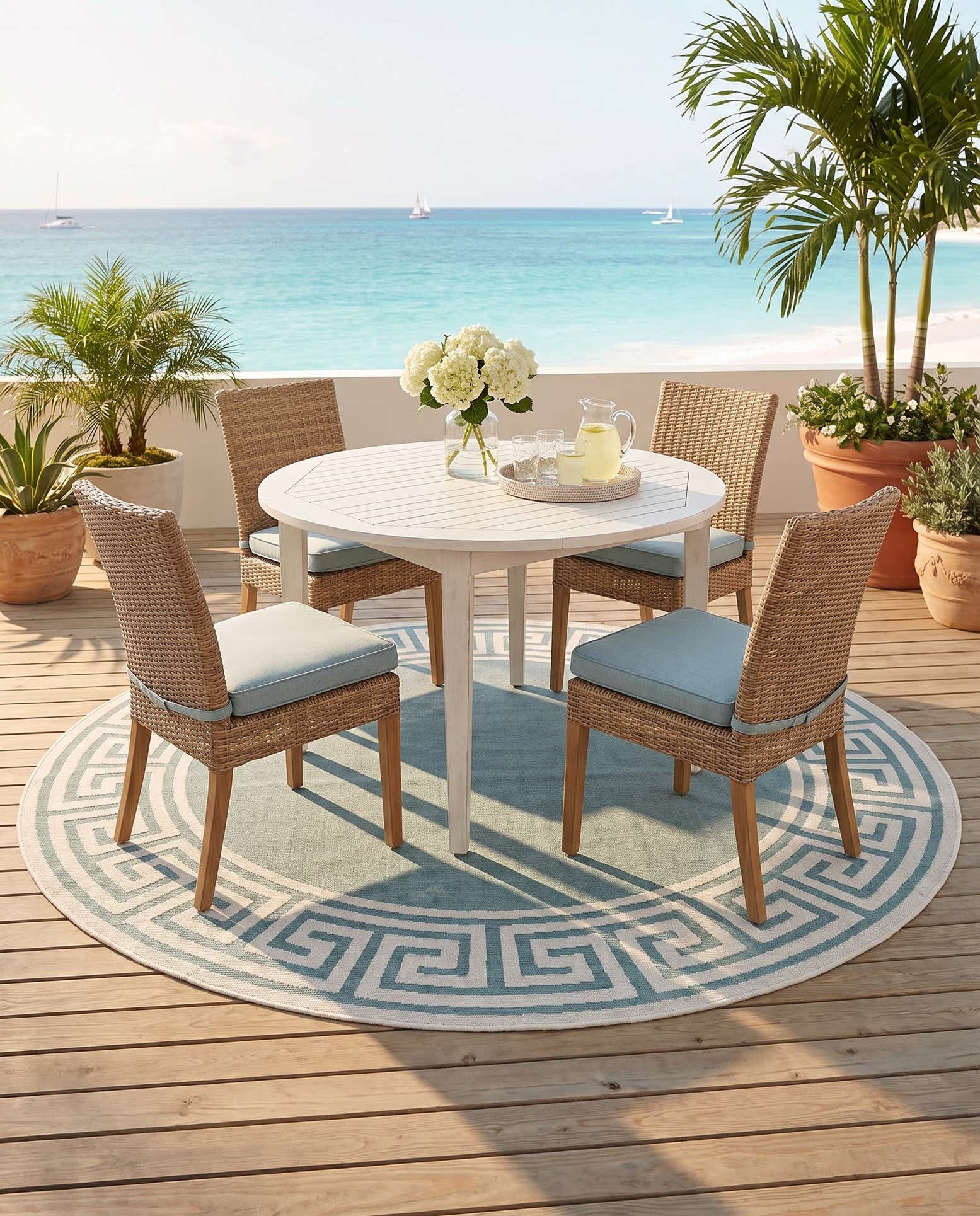 7' x 7' Easy-Clean Coastal Indoor / Outdoor Round Rug