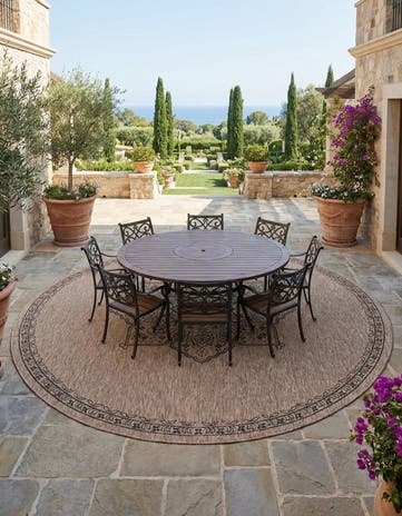 13' x 13' Easy-Clean Traditional Indoor / Outdoor Round Rug
