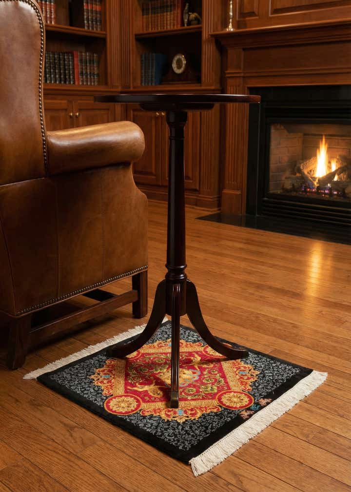 1' 6 x 1' 6 Ghom Silk Square Rug