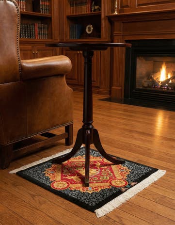 1' 6 x 1' 6 Ghom Silk Square Rug