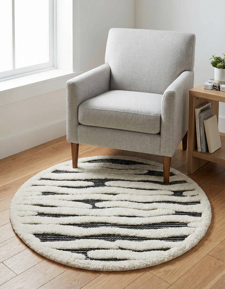 Detail image of 3' x 3' Prismatic Round Rug