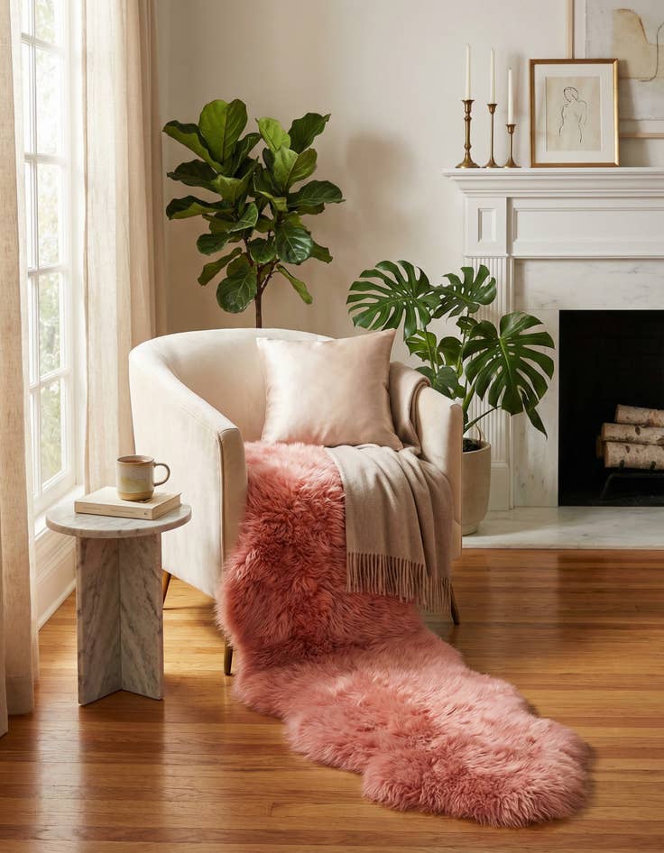 Detail image of 1' 10 x 6' Natural Sheepskin Freeform Rug