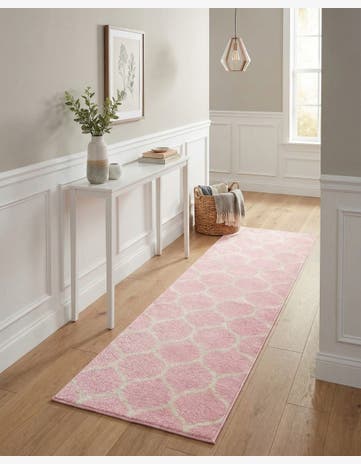 2' x 6' Trellis Frieze Runner Rug