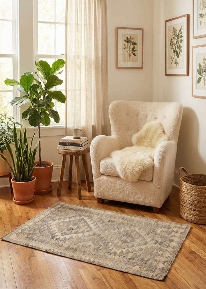 2' 6 x 4' 2 Hand Woven Kilim Maymana Wool Rug