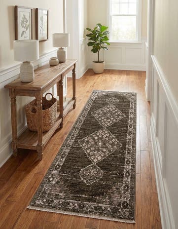 Green Grand Tradition Runner Rug