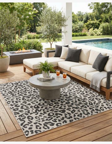 7' 10 x 7' 10 Easy-Clean Safari Indoor / Outdoor Square Rug