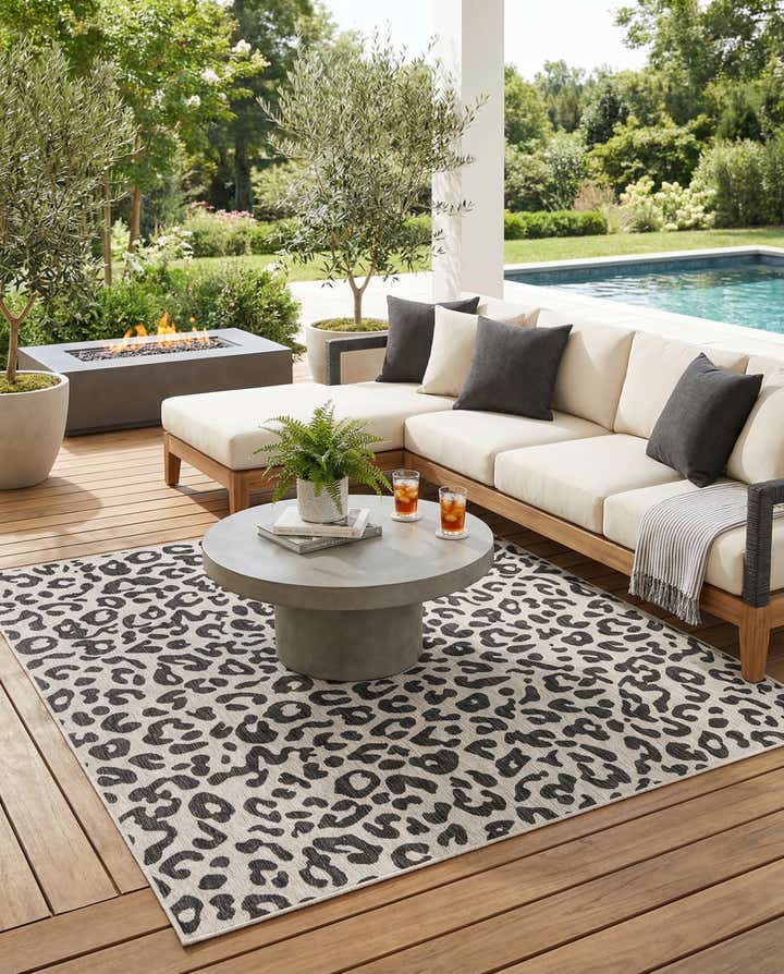 7' 10 x 7' 10 Easy-Clean Safari Indoor / Outdoor Square Rug