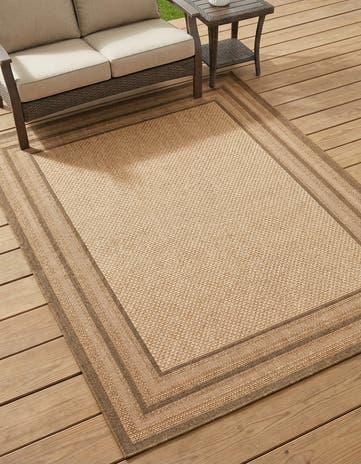 5' 3 x 8' Easy-Clean Border Indoor / Outdoor Rug