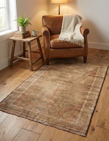 2' 9 x 4' 4 Hand Knotted Ultra Vintage Persian Wool Rug