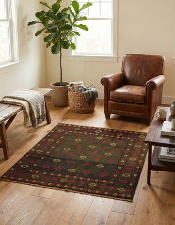4' 2 x 4' 2 Hand Knotted Sumak Wool Square Rug