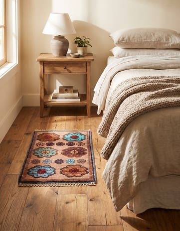 1' 4 x 2' Hand Knotted Ziegler Rug
