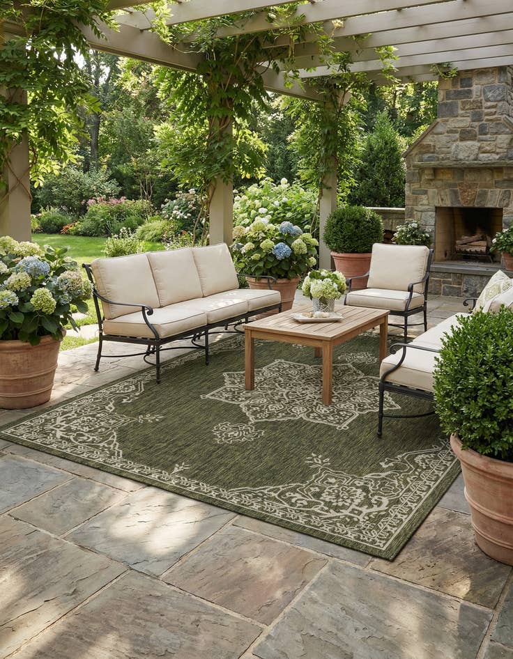 Detail image of 7' 10 x 10' Washable Traditional Indoor / Outdoor Rug