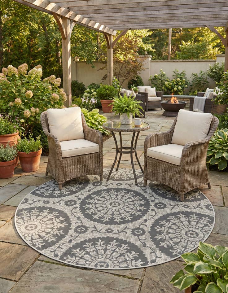 Detail image of 6' x 6' Washable Botanical Indoor / Outdoor Round Rug