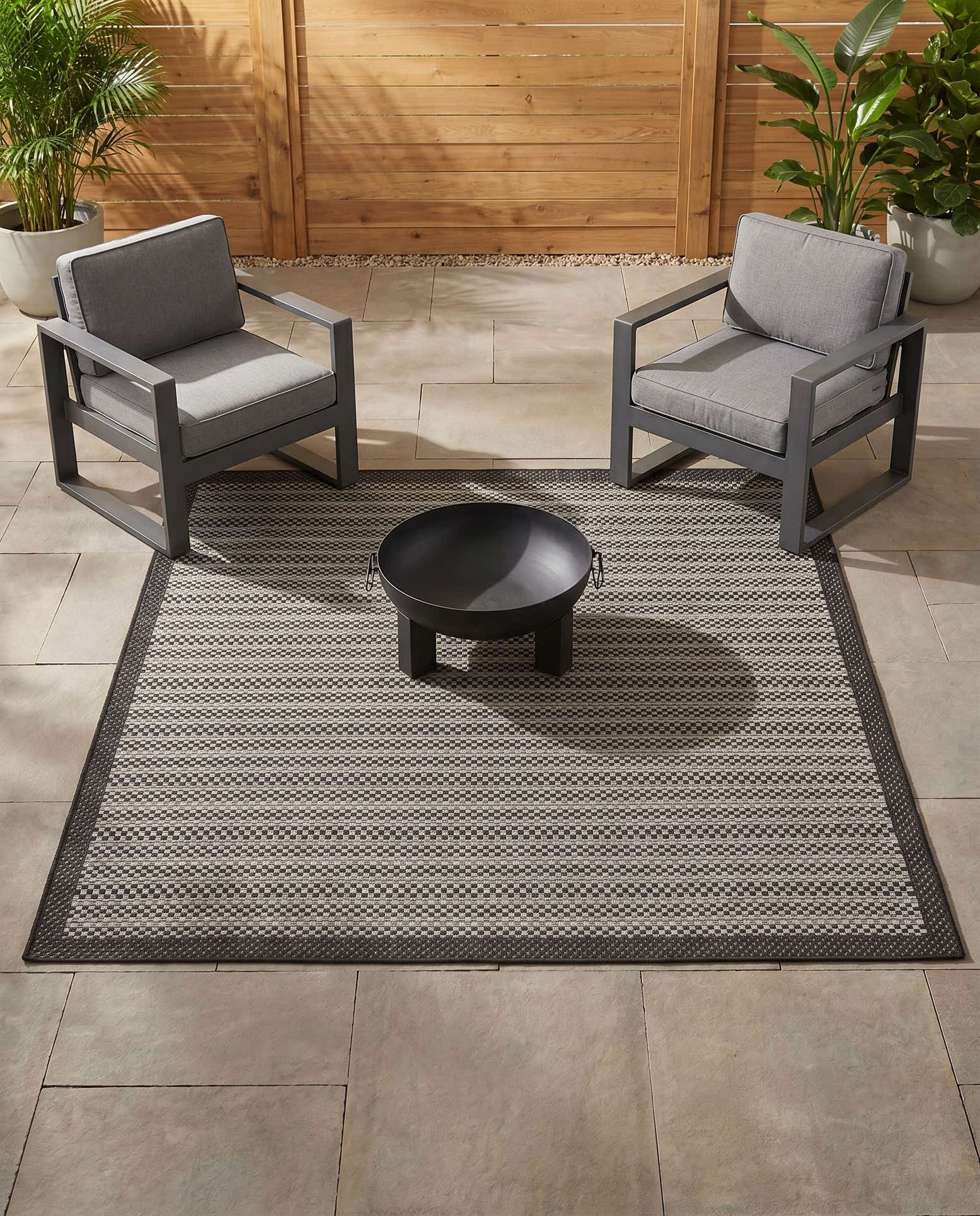 6' x 6' Easy-Clean Border Indoor / Outdoor Square Rug