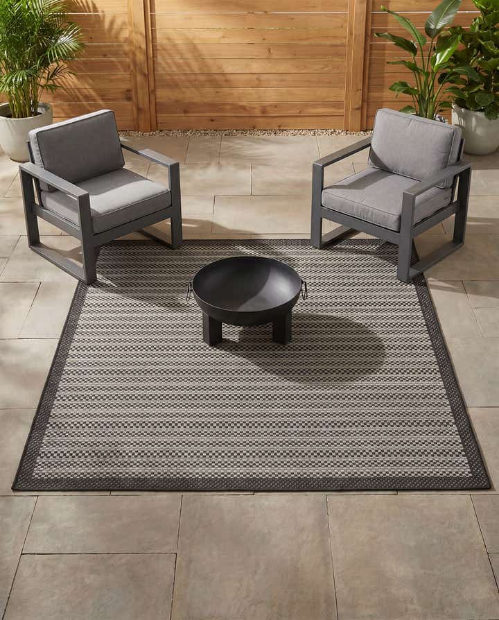 6' x 6' Easy-Clean Border Indoor / Outdoor Square Rug