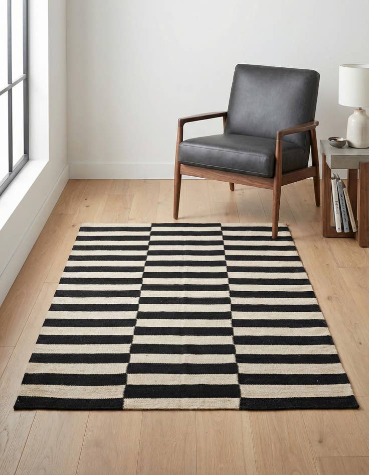 Detail image of 3' 2 x 4' 9 Hand Woven Kilim Modern Wool Rug