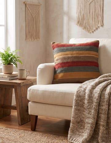 2' 5 x 2' 5 Hand Woven Pillow Wool Square Rug