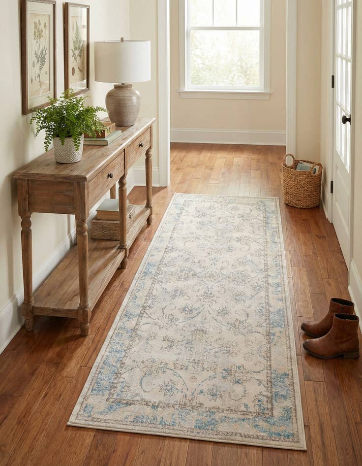 Detail image of 2' 7 x 6' Victoria Runner Rug